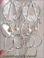 Sublime Filigree and Pearls dangling earrings 